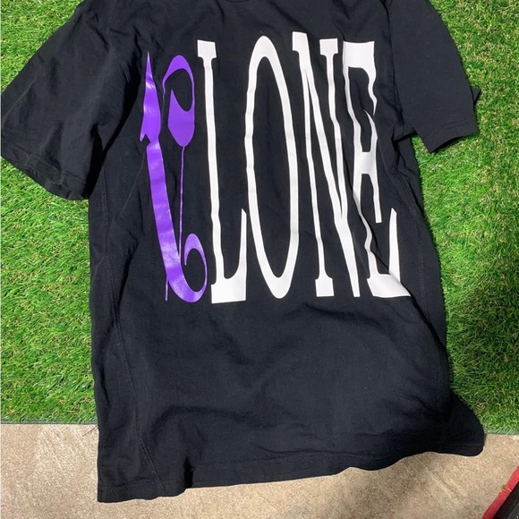 Palm angels x vlone tee
Size small
Selling for almost 50 below payout
Bin: 160 - Picture 3 of 3